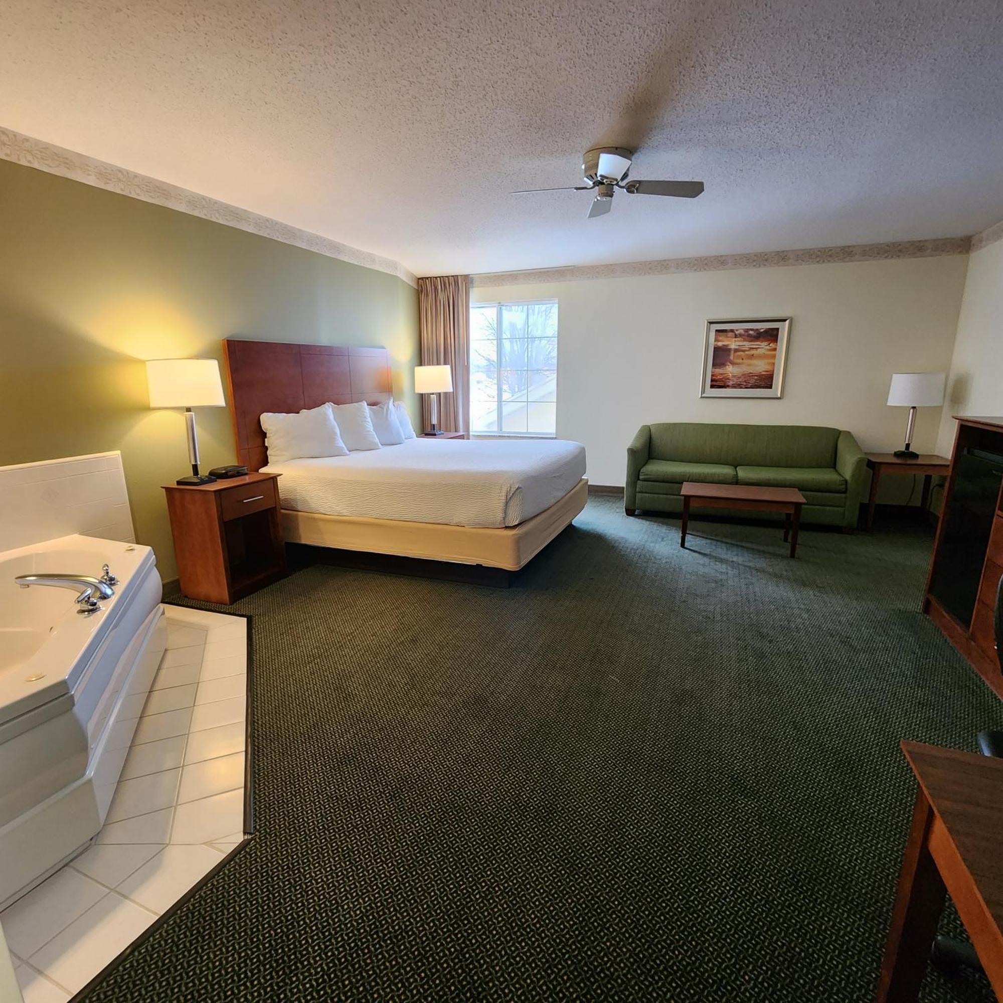 Baymont By Wyndham Mackinaw City Buitenkant foto