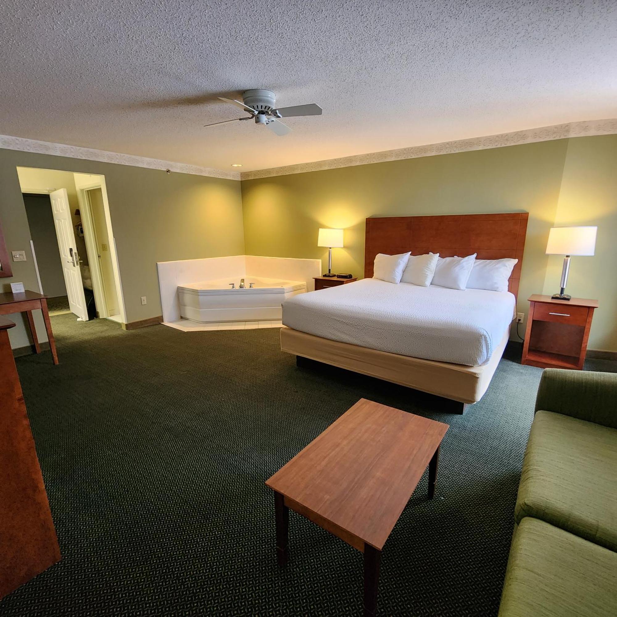 Baymont By Wyndham Mackinaw City Buitenkant foto