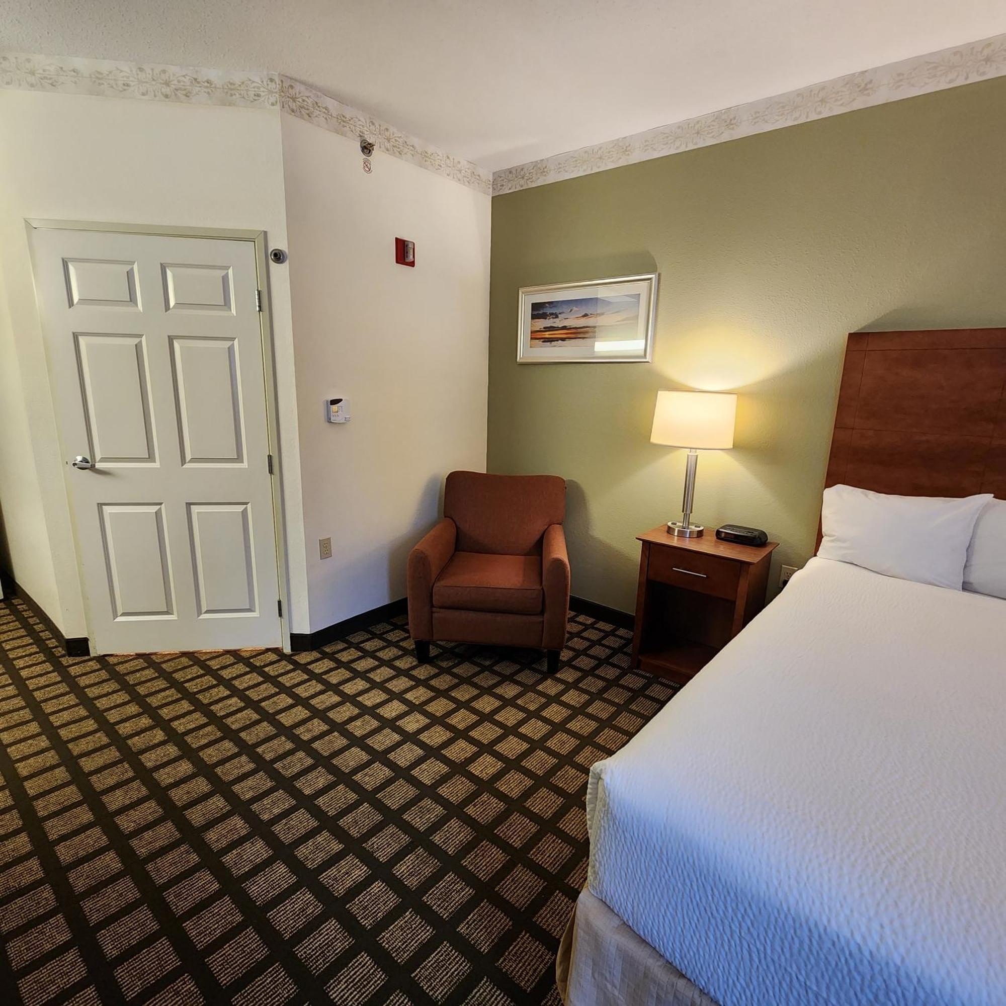Baymont By Wyndham Mackinaw City Buitenkant foto
